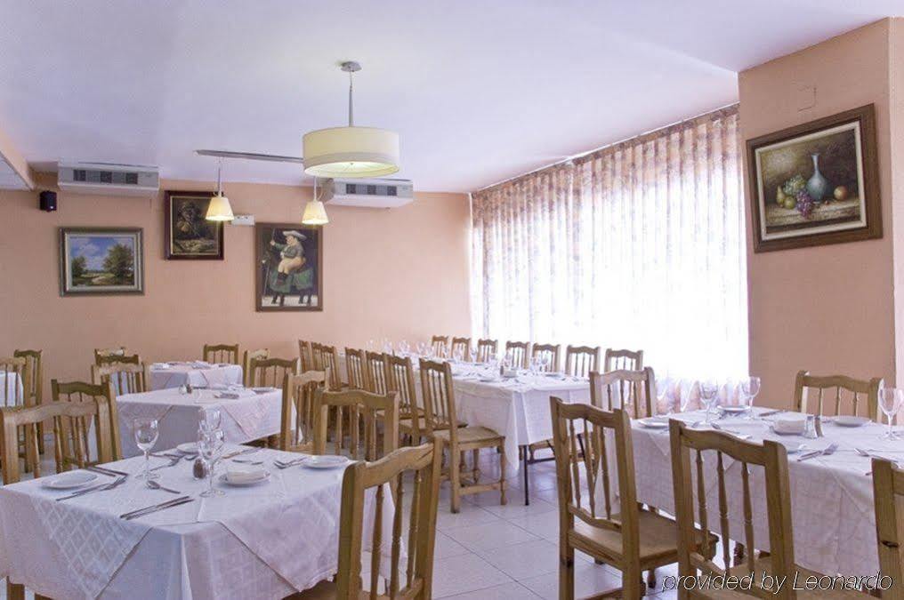 סביליה Apartamentos Resitur מסעדה תמונה