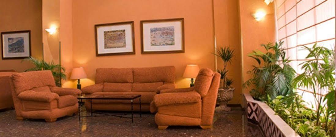 סביליה Apartamentos Resitur מראה חיצוני תמונה